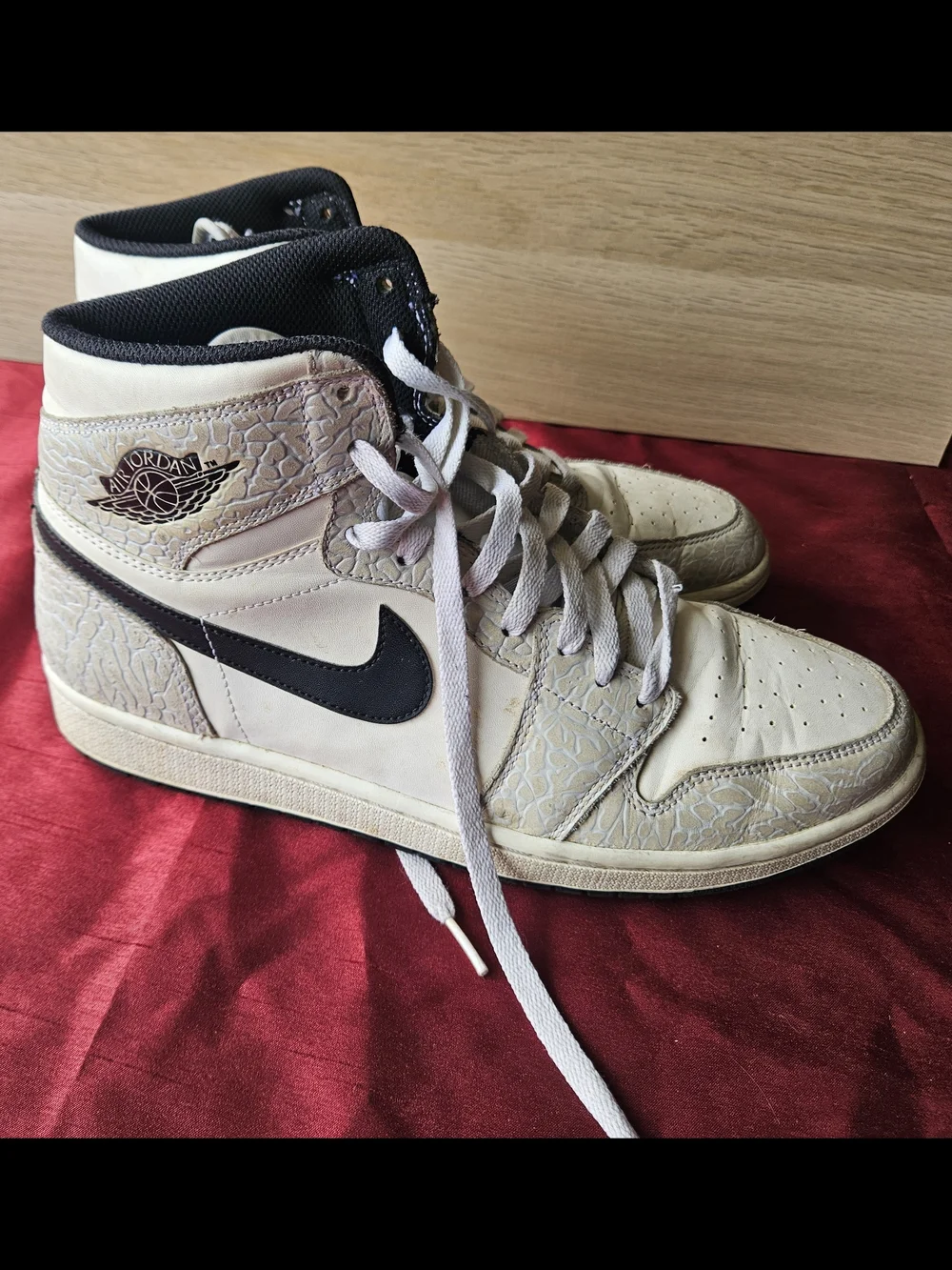 Air Jordan 1 Retro High Top White Elephant Print Adult 11 Shoes Sneakers RARE!